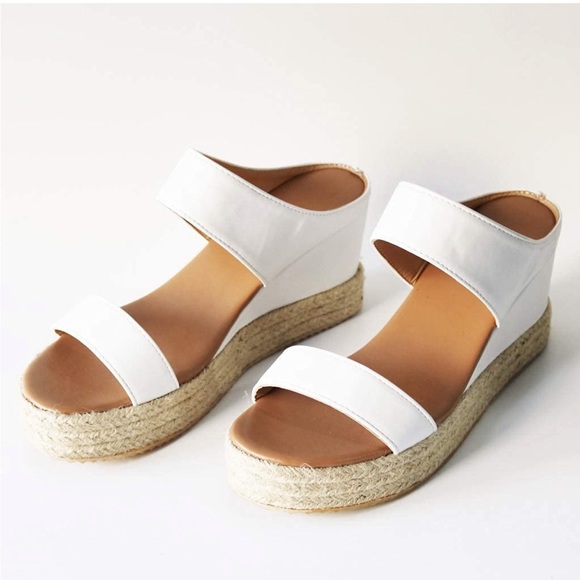 •HP•TWICE CHIC WHITE ESPADRILLE WEDGE SANDALS•11• - Picture 4 of 16